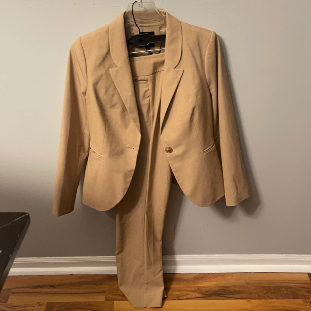 2 pc women’s pants suit
